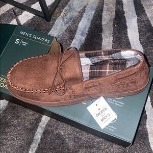 Gold Toe
Men's slippers multiple pairs